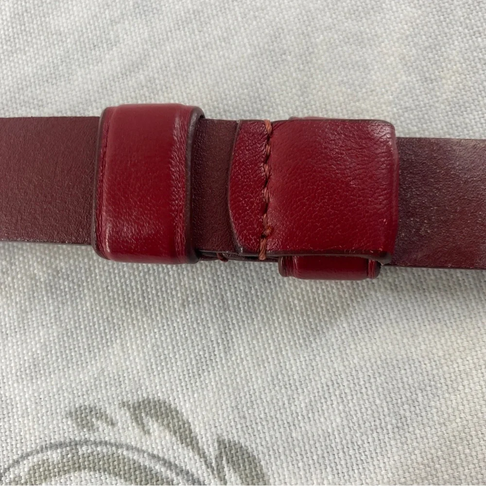 CHICO'S Red Leather Adiust Belt M/L‎ Silver/Gold Hook Buckle